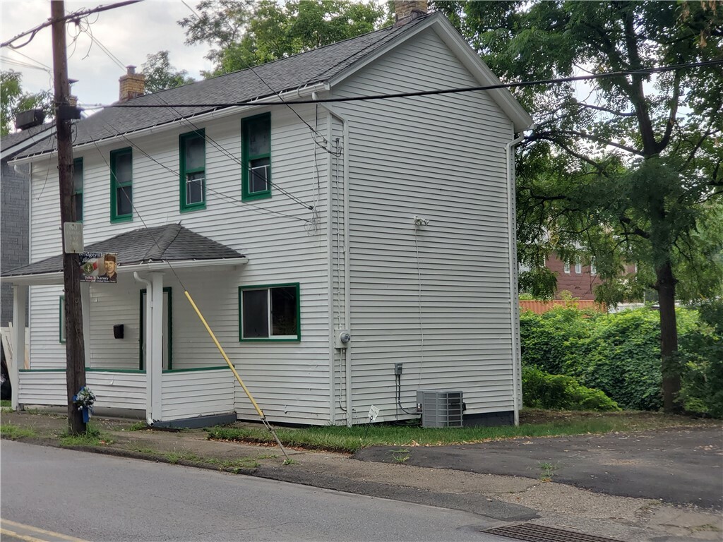 Property Photo:  652 Bower Hill Rd  PA 15017 