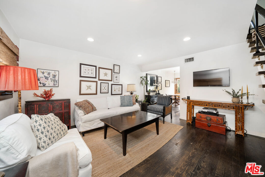 Property Photo:  3003   2nd St 4  CA 90405 