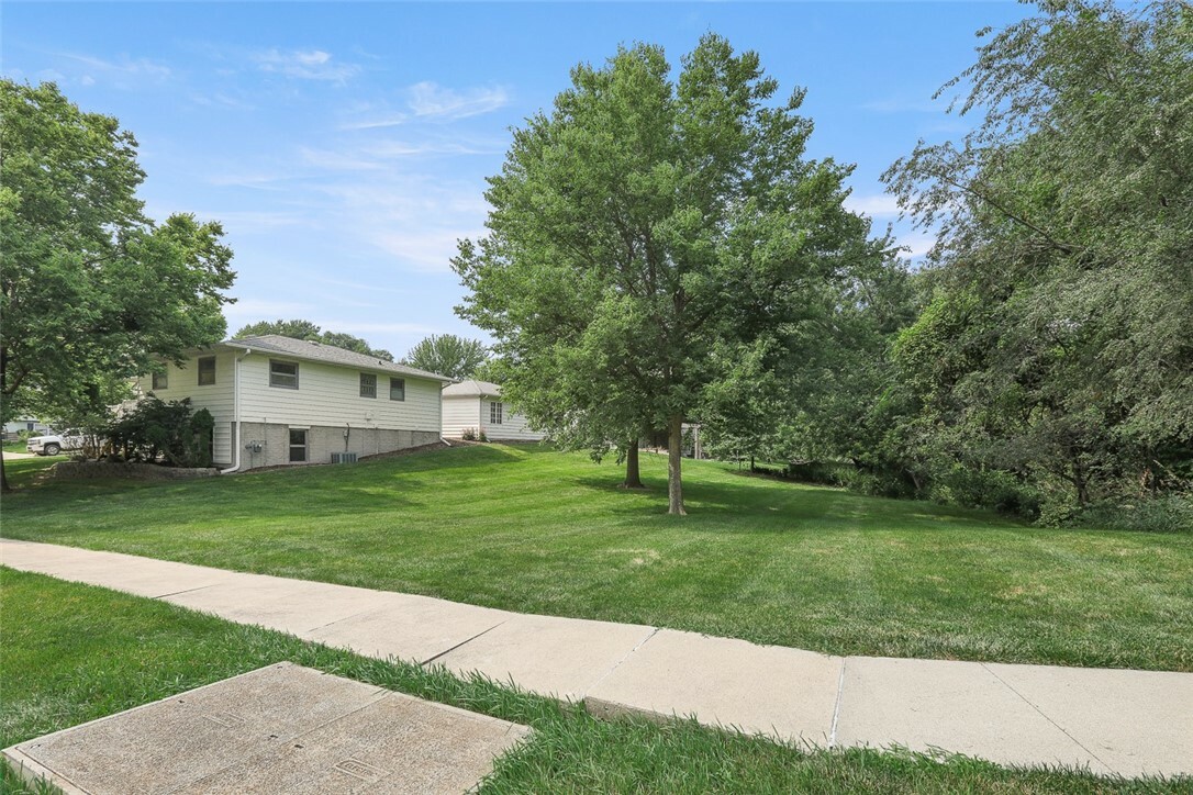 Property Photo:  208 Jefferson Street  IA 50219 