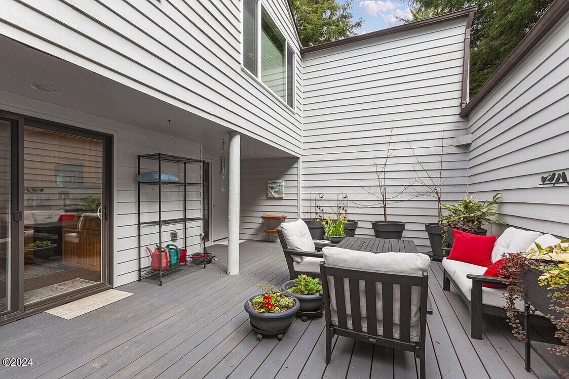 Property Photo: 600 Island Drive 4 OR 97388