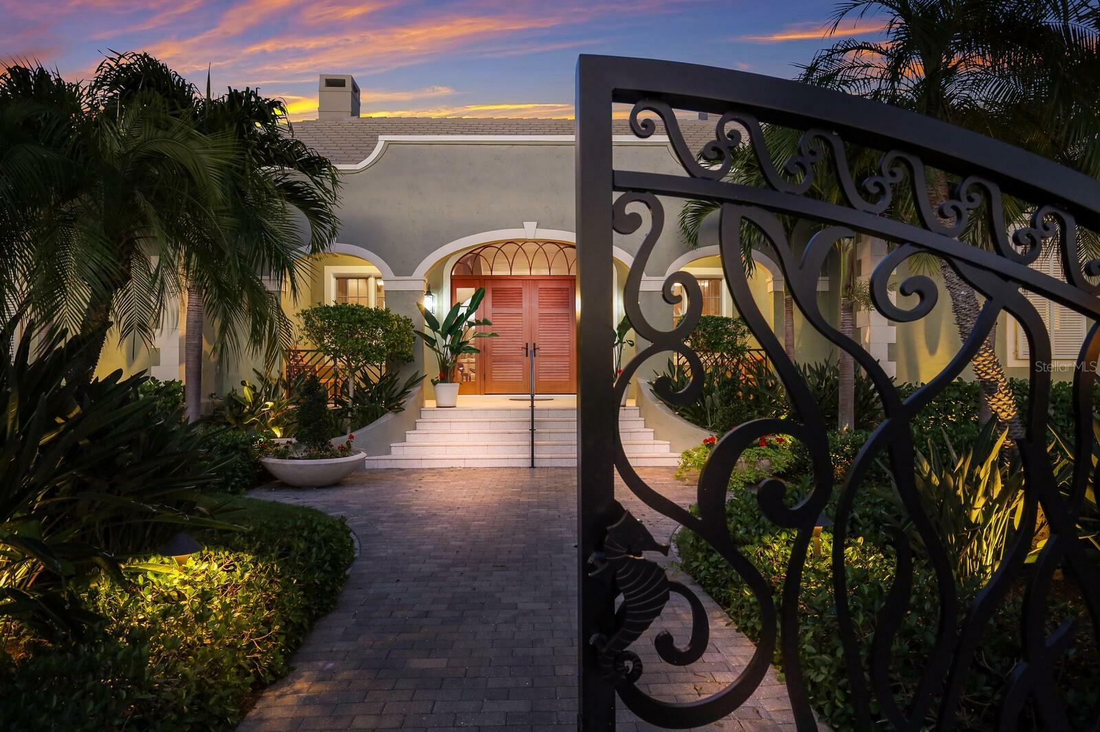 Property Photo: 1050 E Railroad Avenue FL 33921