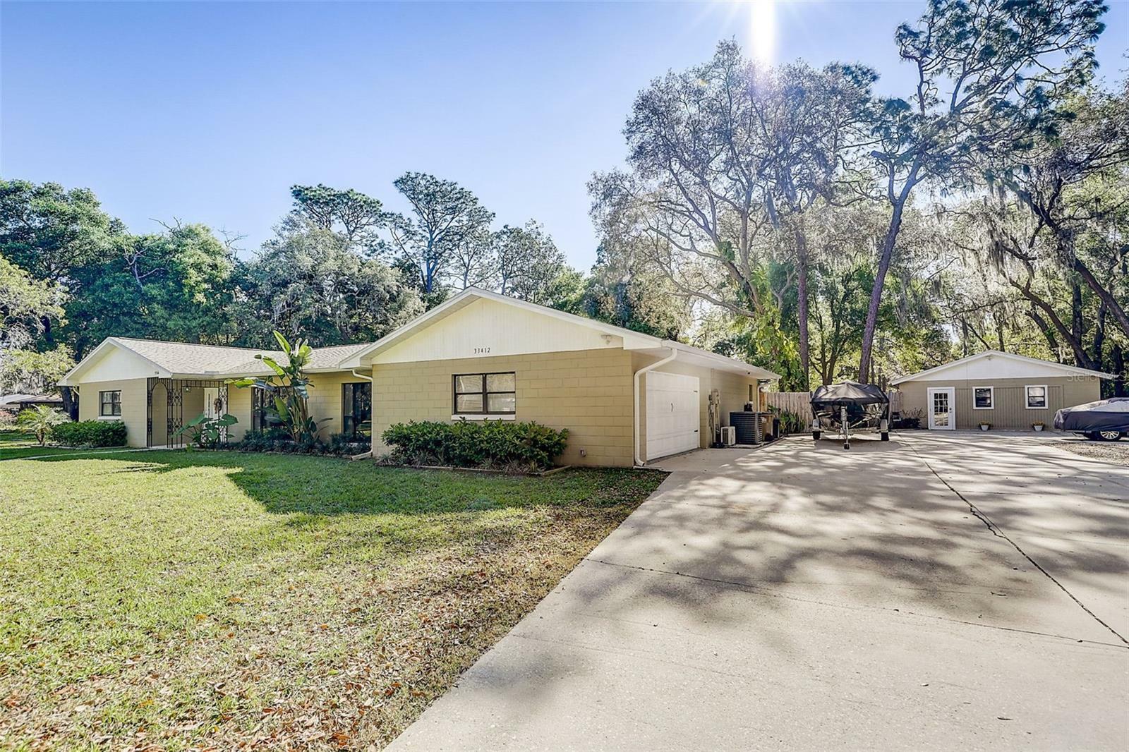 Property Photo:  33412 Wesley Rd  FL 32736 