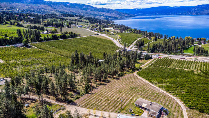 Photo de la propriété:  4729 Lakeshore Road  BC V1W 4H6 