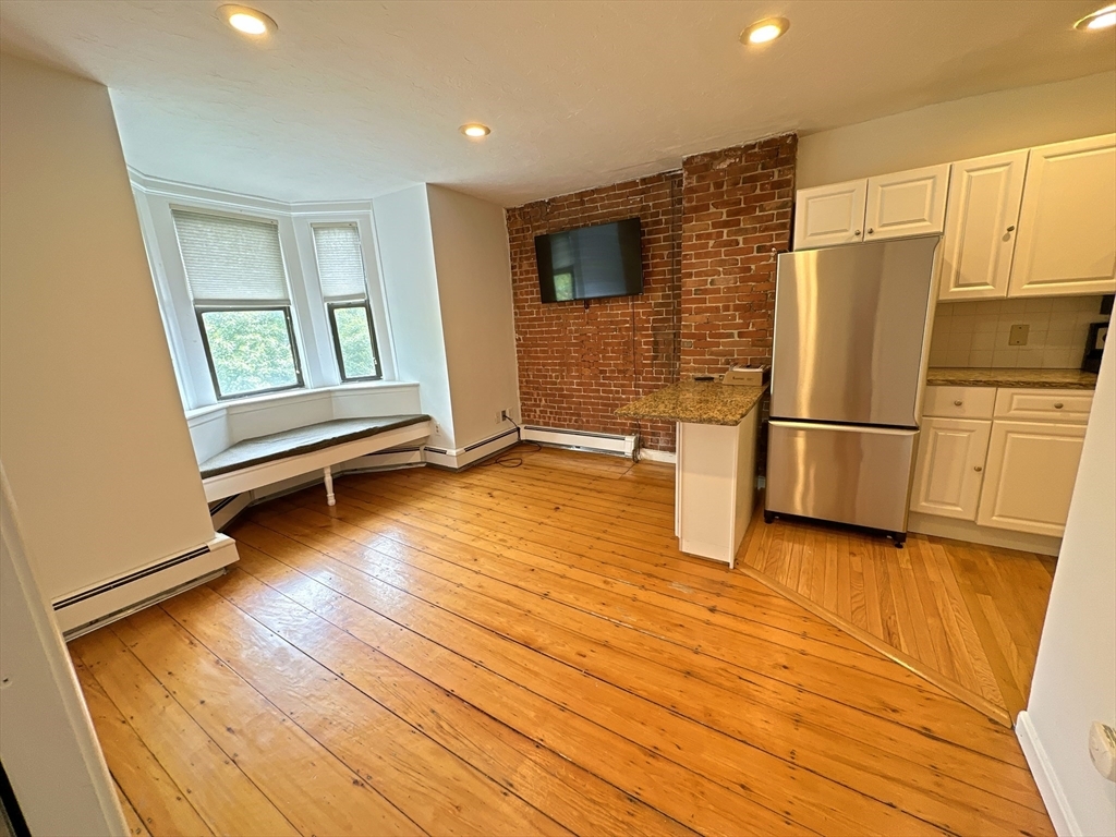 Property Photo:  81 E Brookline St 4  MA 02118 