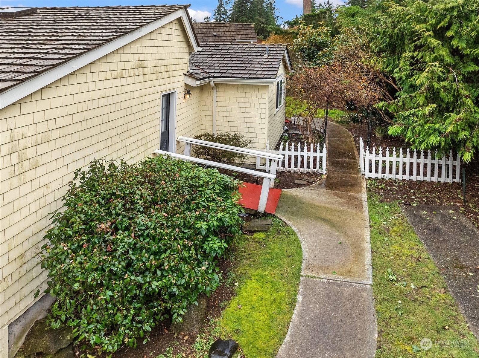 Property Photo:  9805 NE Murden Cove Drive  WA 98110 