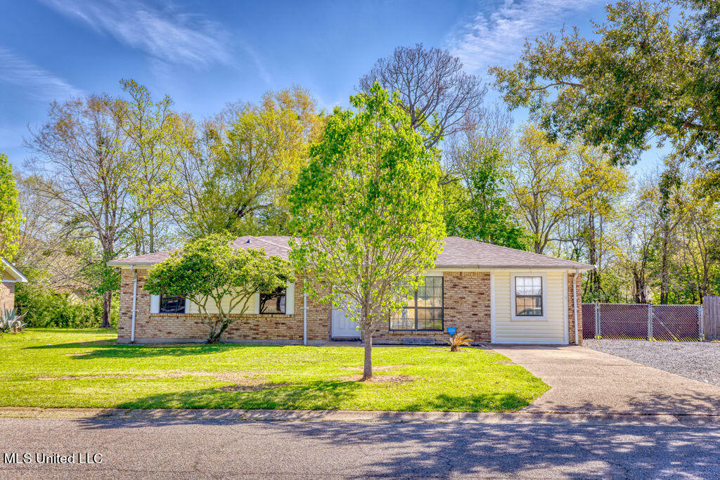 Property Photo:  912 Sycamore Drive  MS 39503 