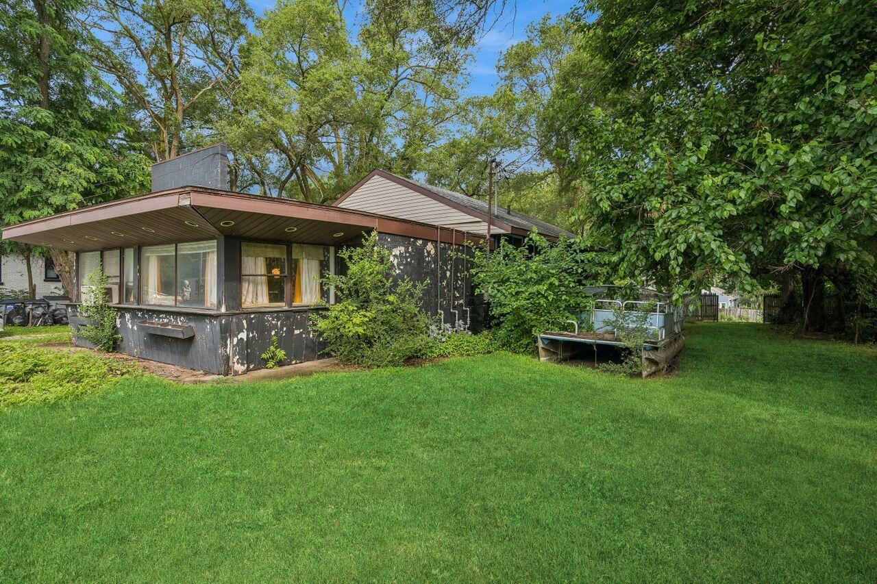 Property Photo:  300 E Buffalo Street  MI 49117 