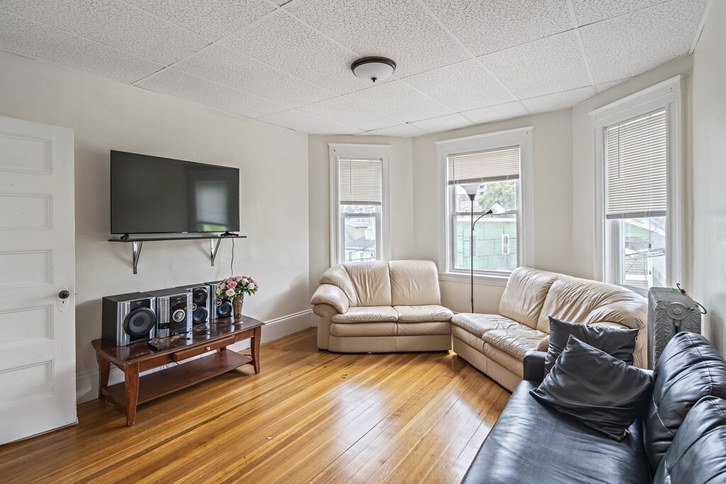 Property Photo: 105 Walnut St 3 MA 02145