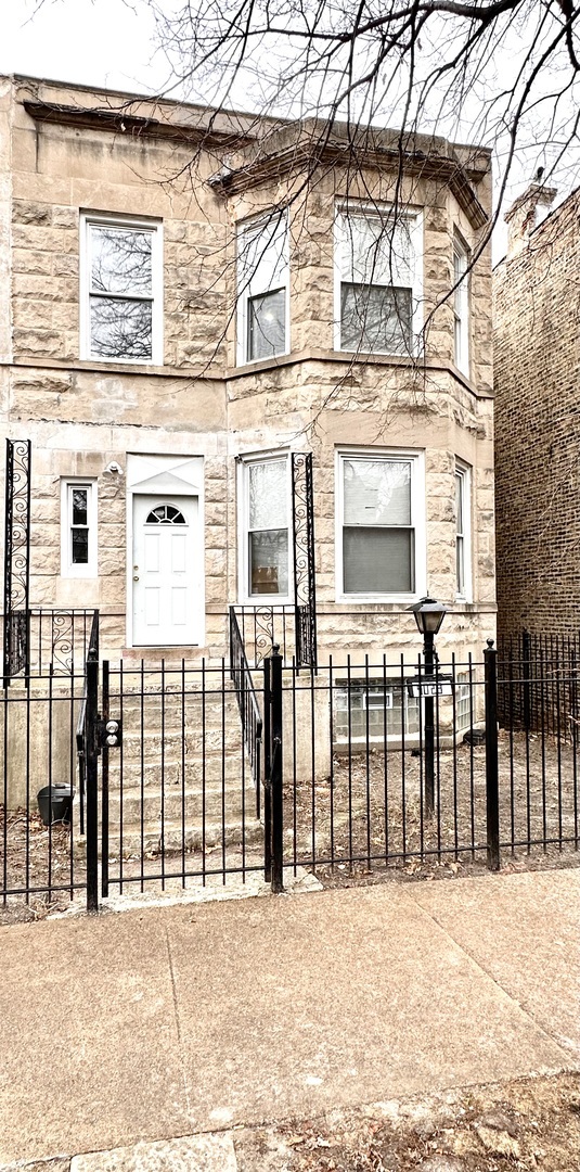 Property Photo:  4028 W Polk Street  IL 60624 