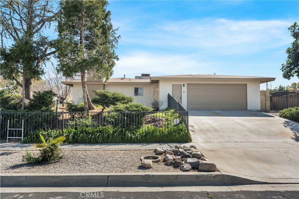 Property Photo:  34913 Persimmon Avenue  CA 92399 