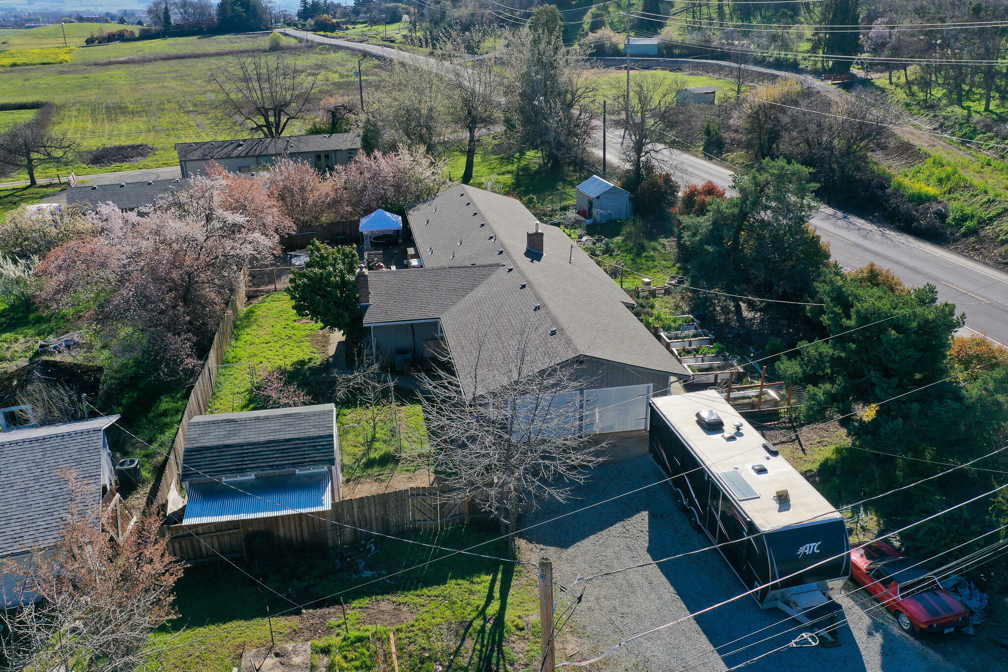 Property Photo: 994 S Stage Road OR 97501