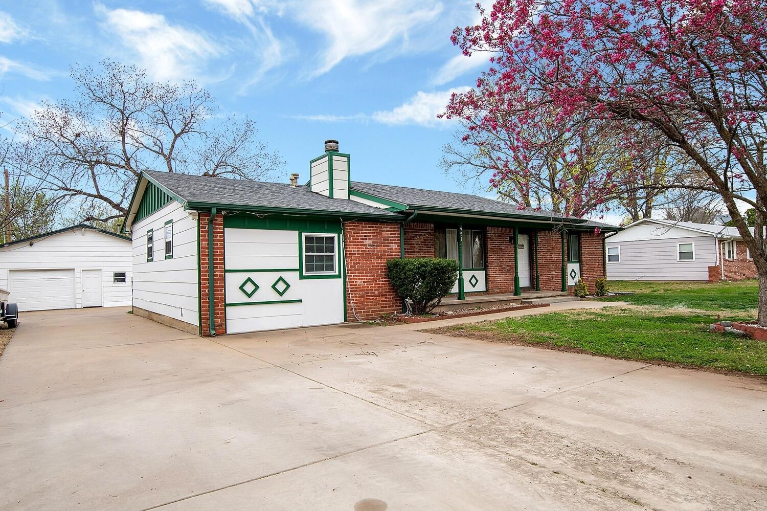 Property Photo:  421 S Taylor St  KS 67039 