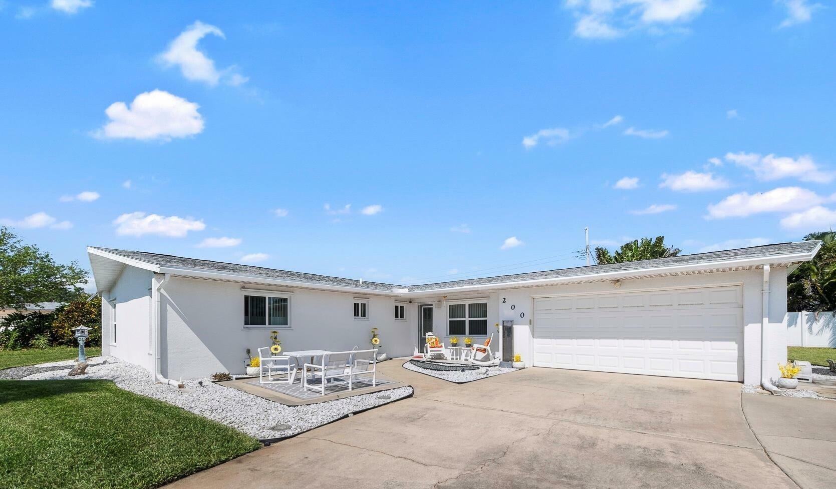 Property Photo:  200 Sunrise Avenue  FL 32937 