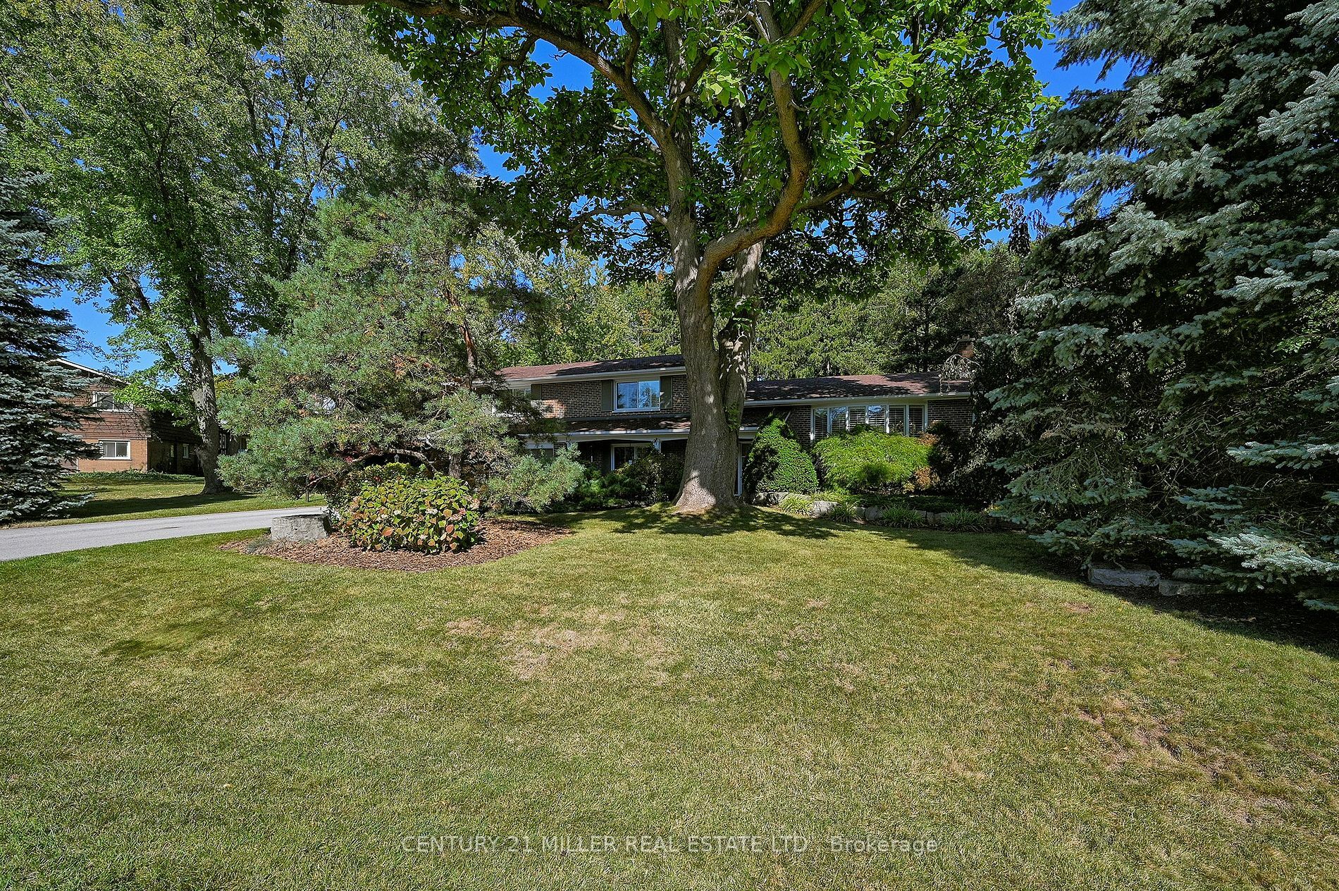 Property Photo:  153 Wolfdale Ave  ON L6L 4R9 