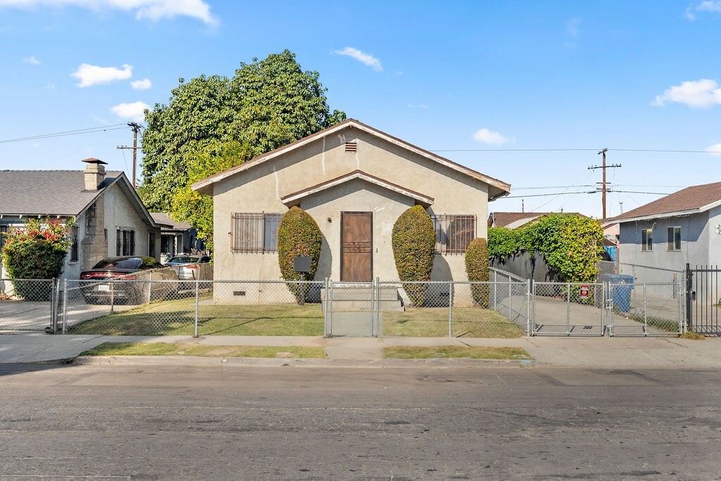 Property Photo:  213 W 74th Street  CA 90003 