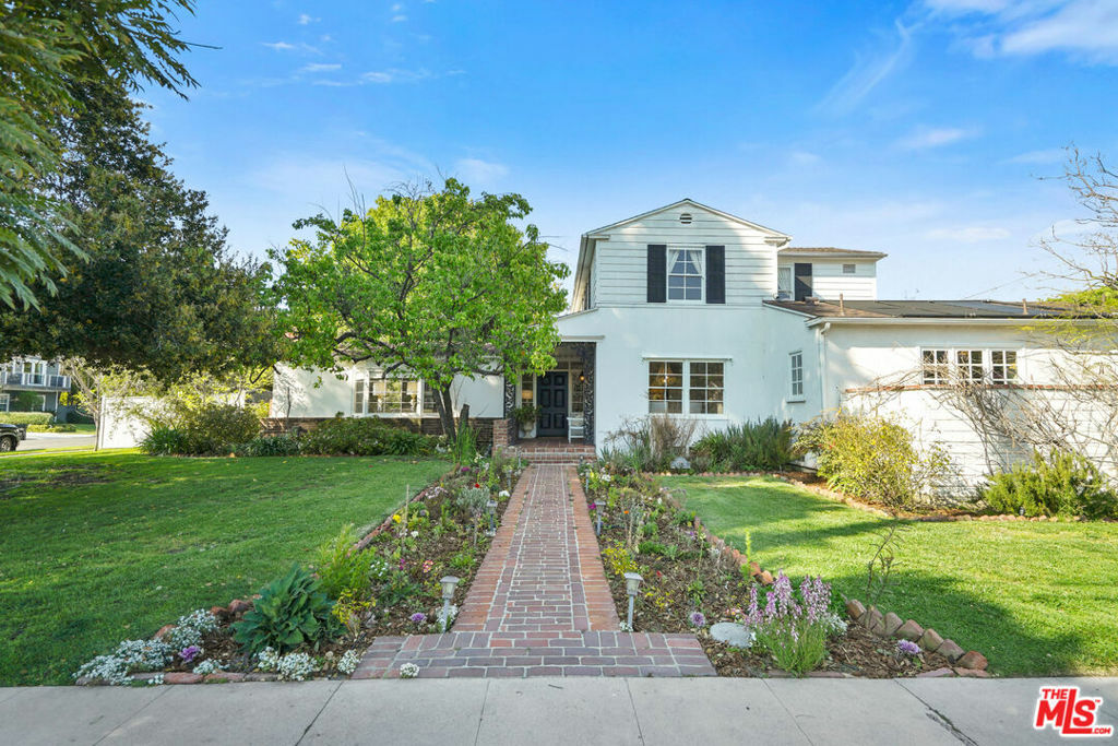 Property Photo: 11333 Aqua Vista Street CA 91602