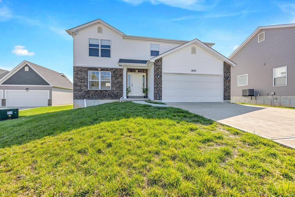 Property Photo:  1523 Burrwyck Lane  MO 63048 