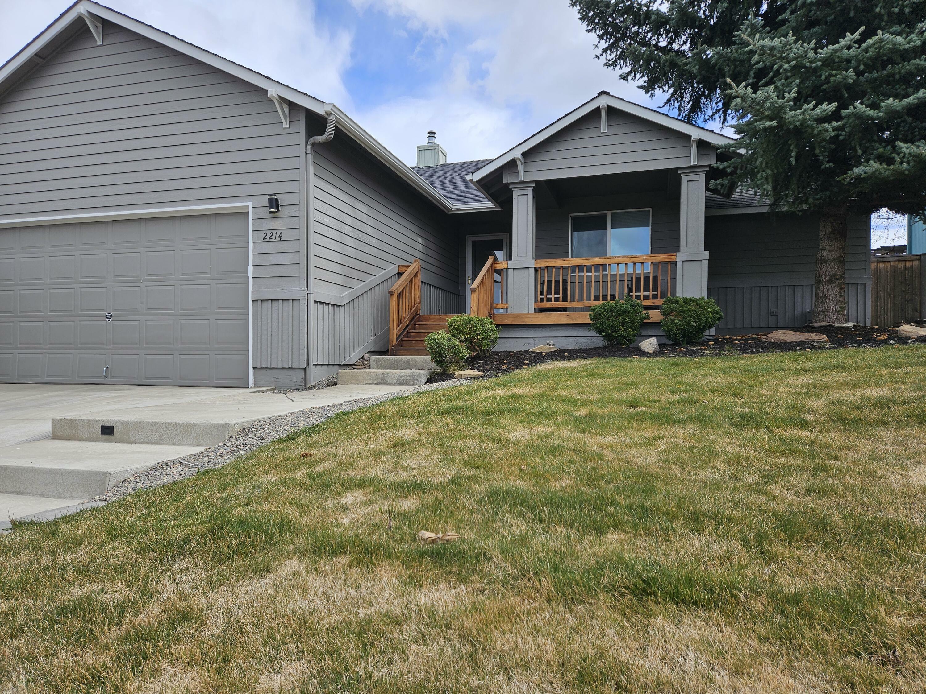 Property Photo:  2214 SW 37th Street  OR 97756 