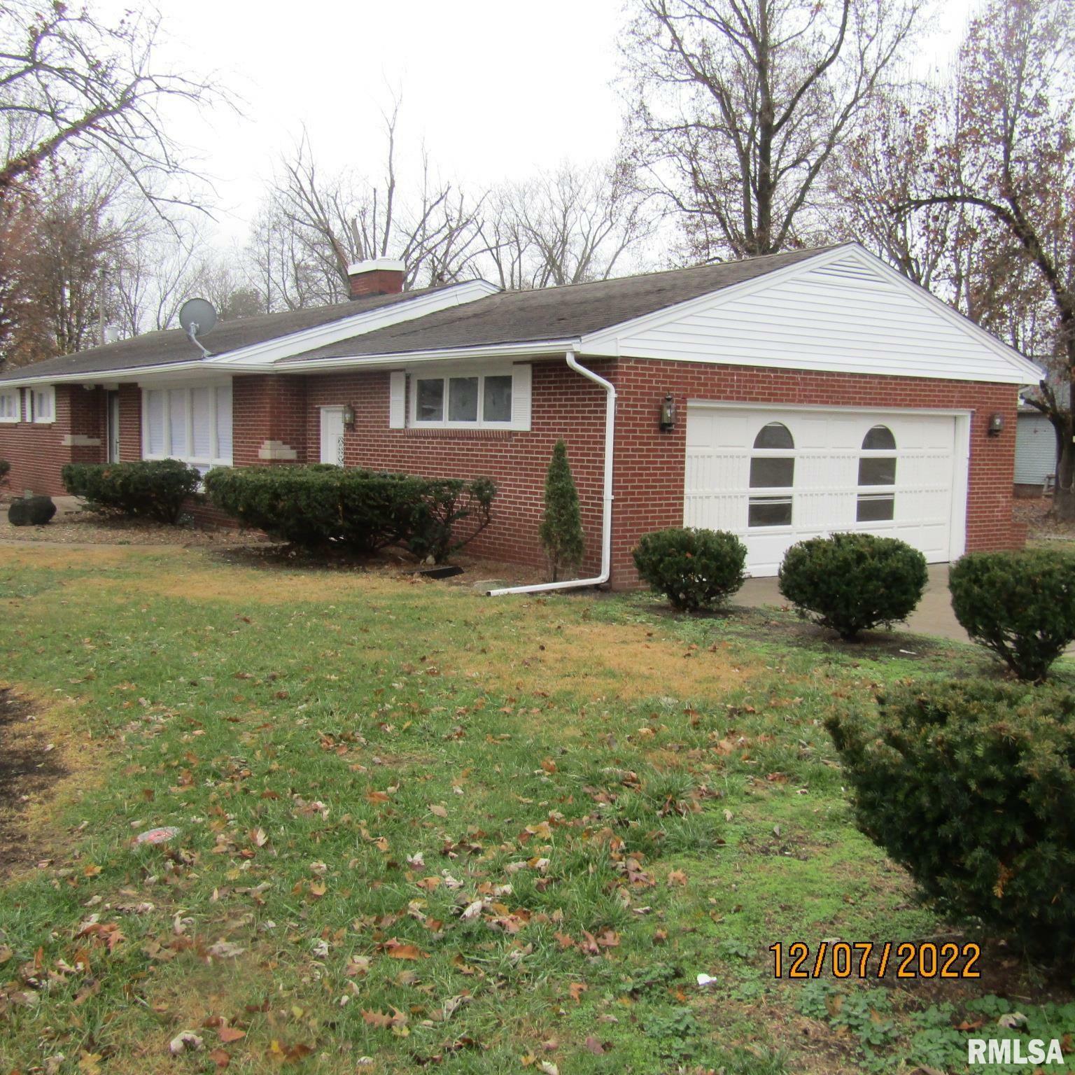 Property Photo: 501 N Locust Street IL 62896