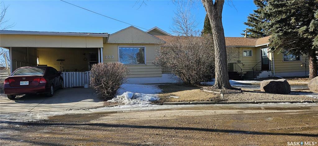 Property Photo:  732 97th Street  SK S0E 1T0 