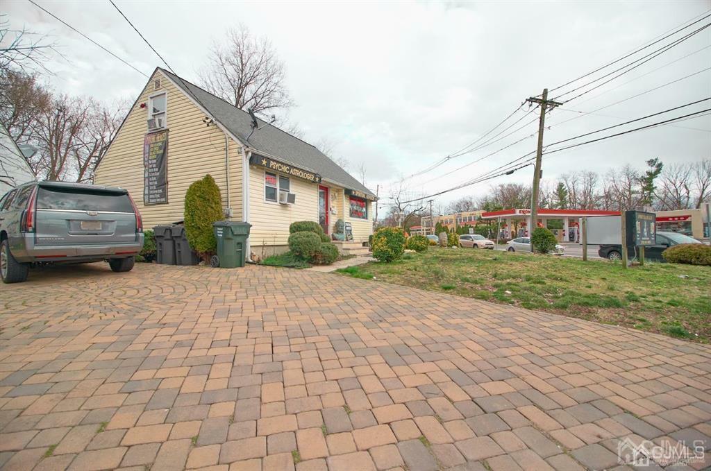 Property Photo:  1610 Oak Tree Road  NJ 08830 