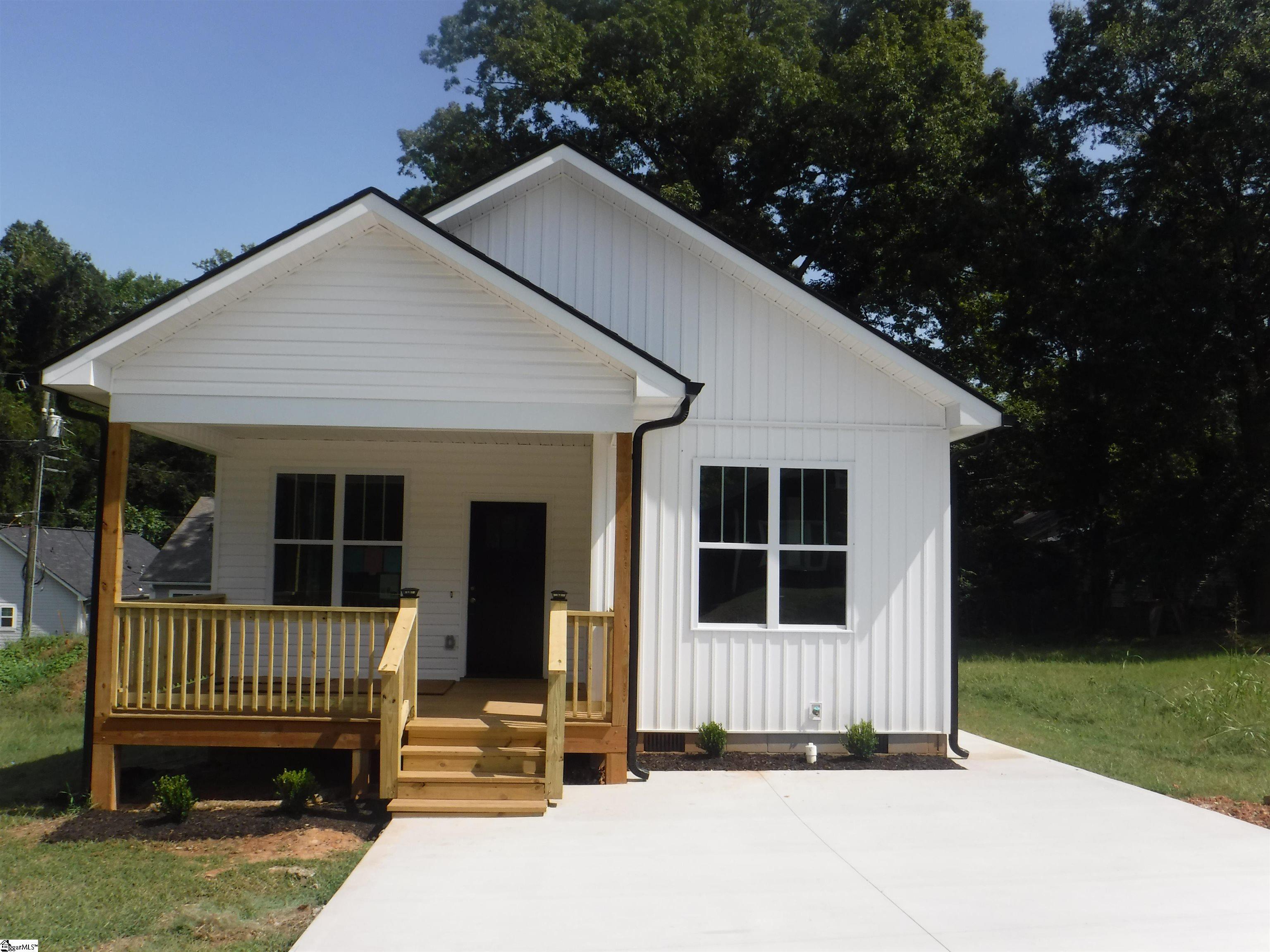 Property Photo:  504 Greenlea Street  SC 29306 