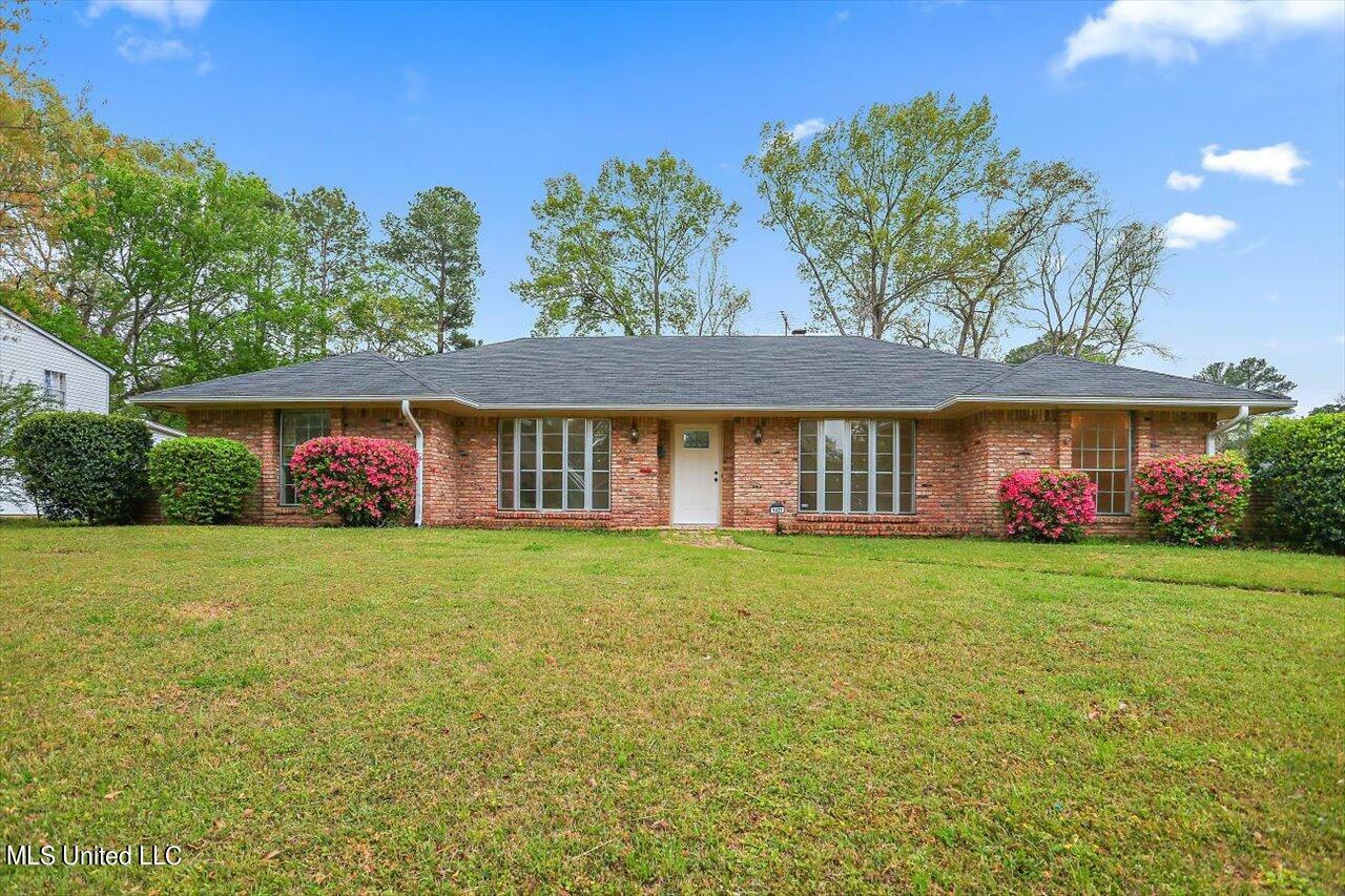 Property Photo:  1435 Autumn Oaks Drive  MS 39211 