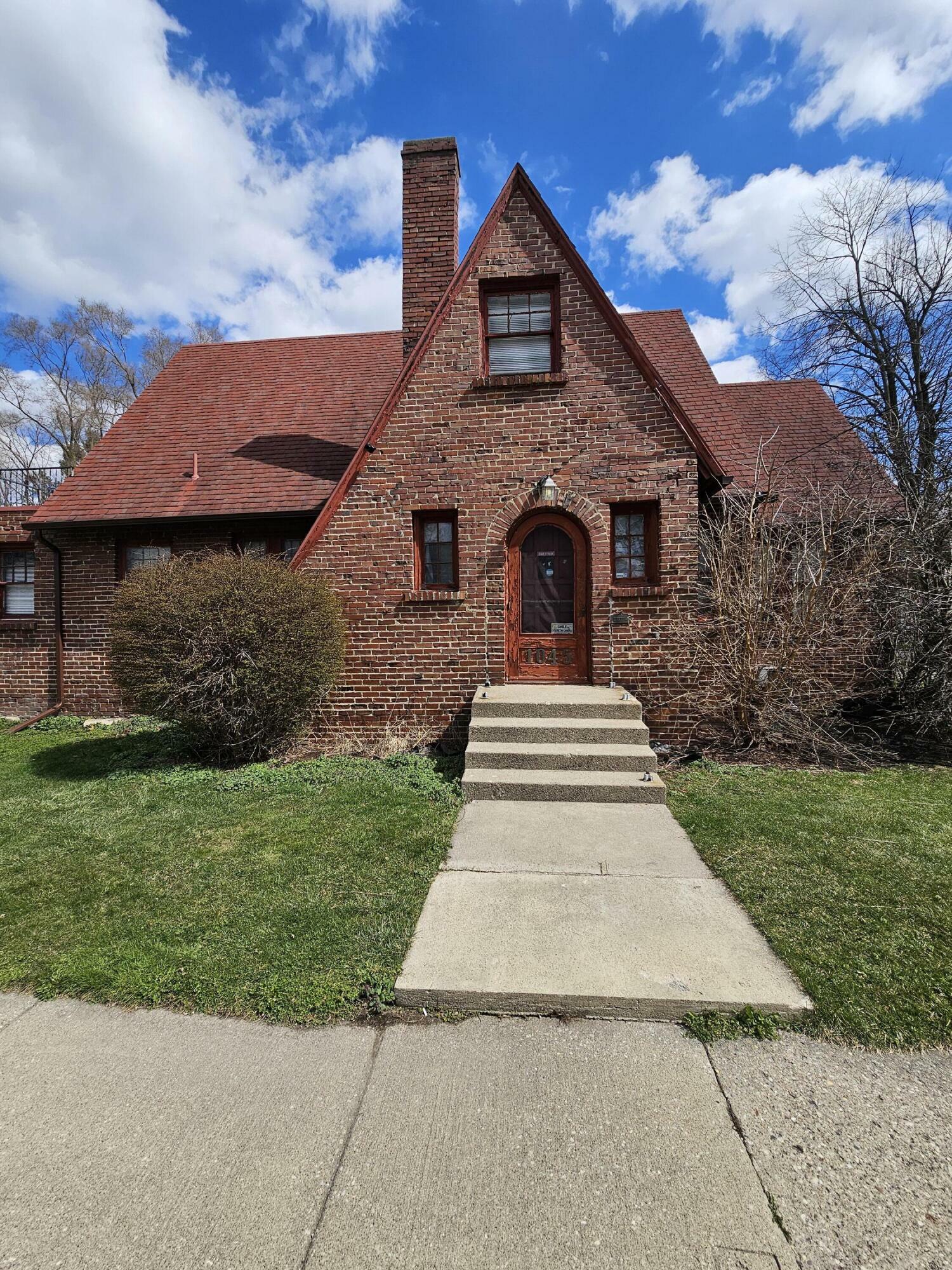 Property Photo:  1045 S West Avenue  MI 49203 