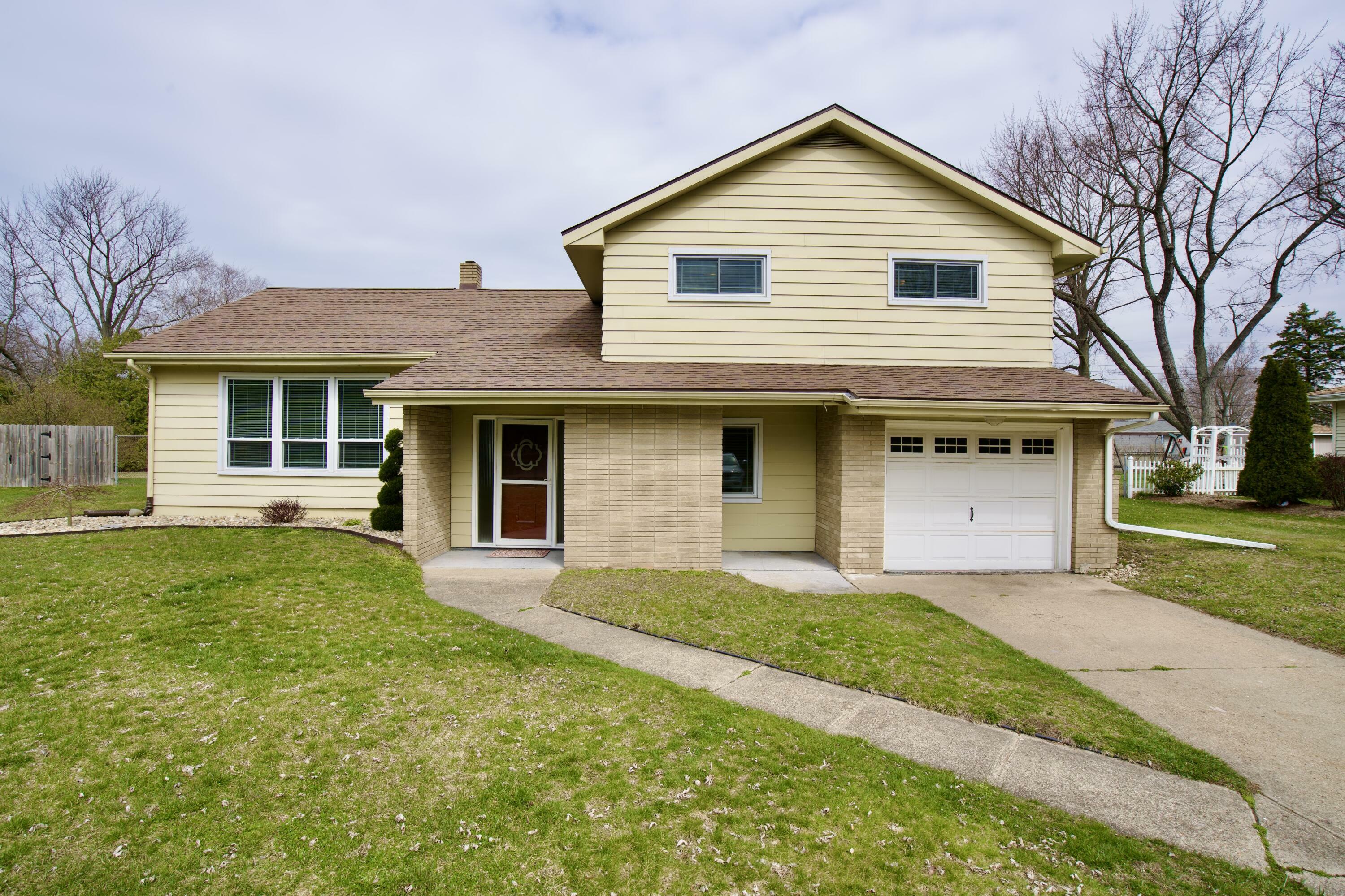 Property Photo:  1433 Kingman Drive  MI 49085 