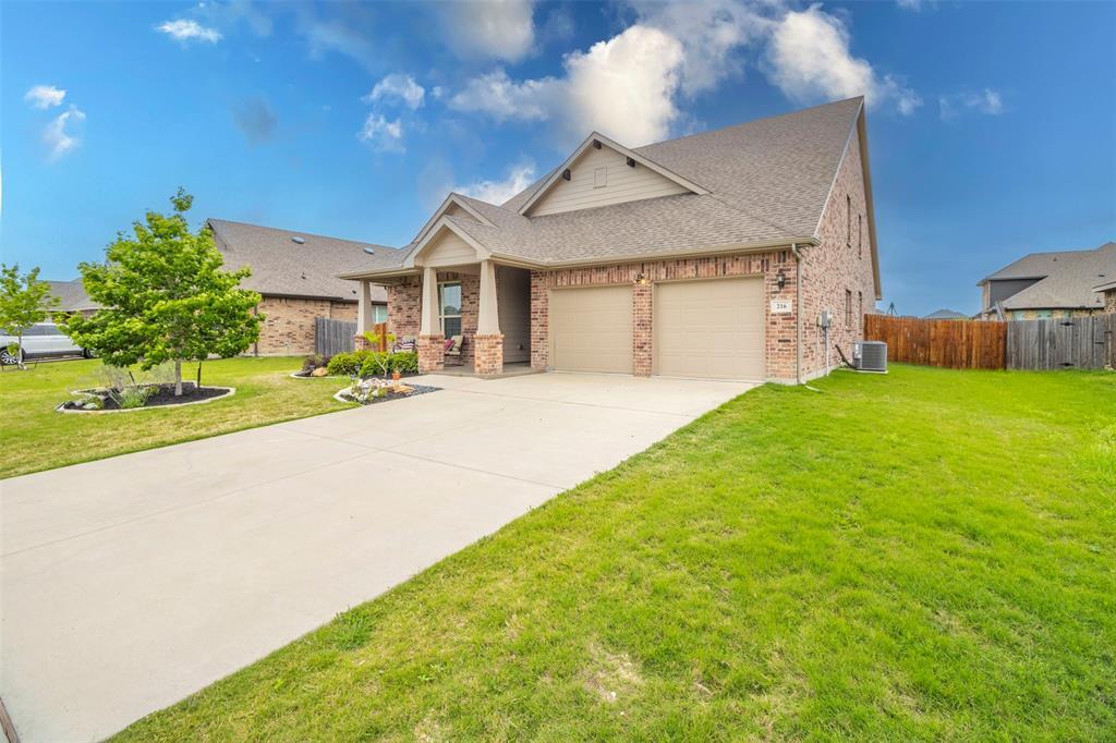 Property Photo:  216 Bay Street  TX 75165 