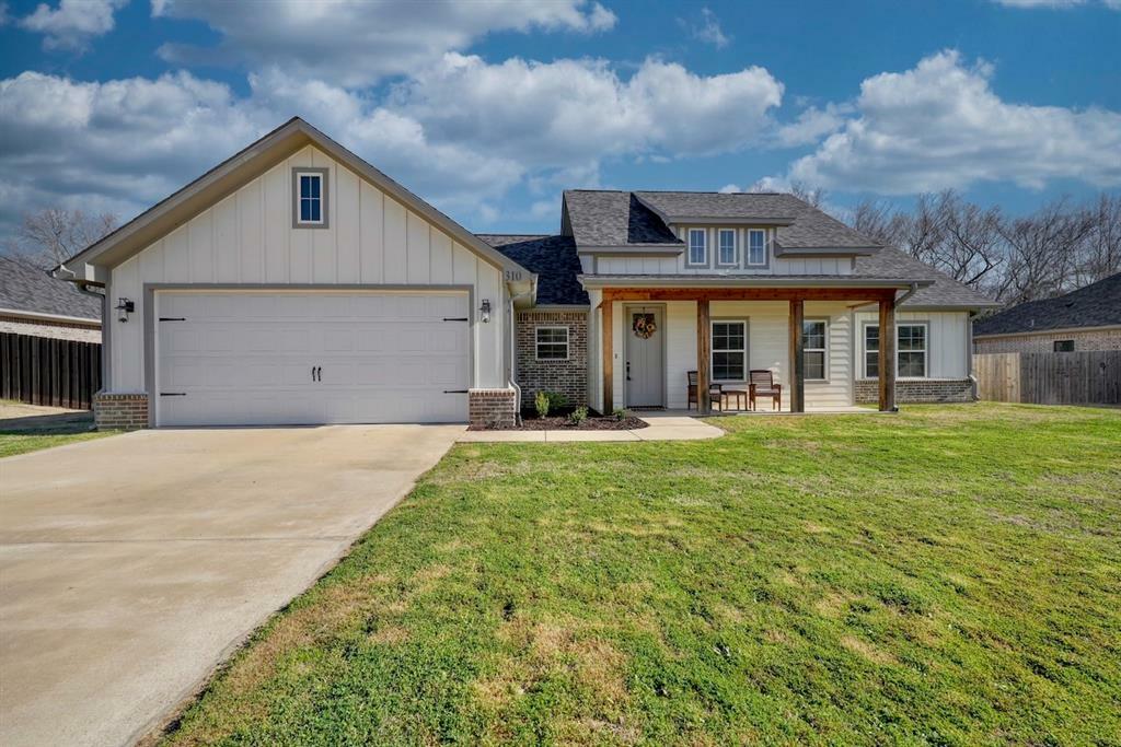 Property Photo:  310 Smith Circle  TX 75771 