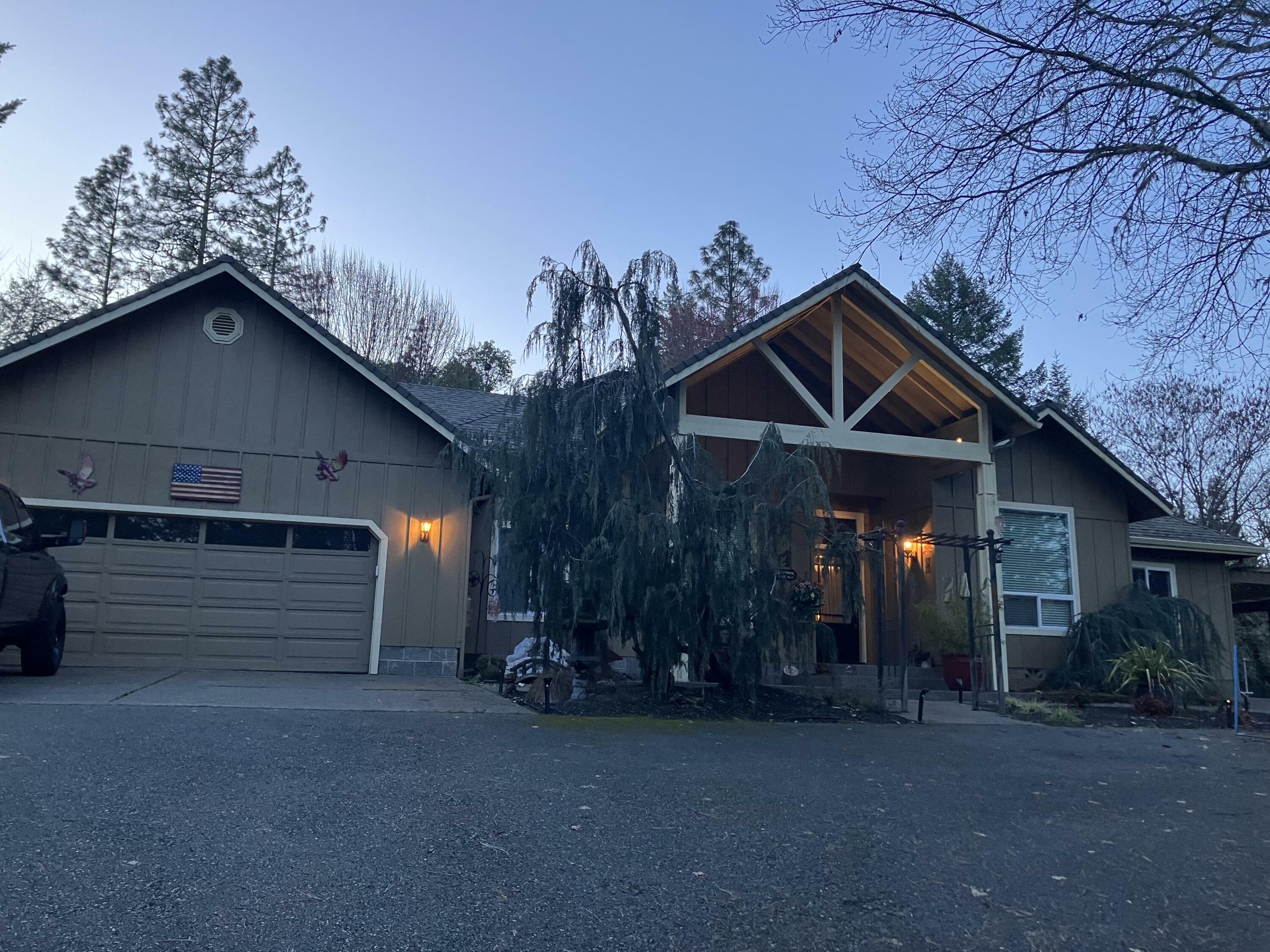 Property Photo: 9921 Lower River Road OR 97526