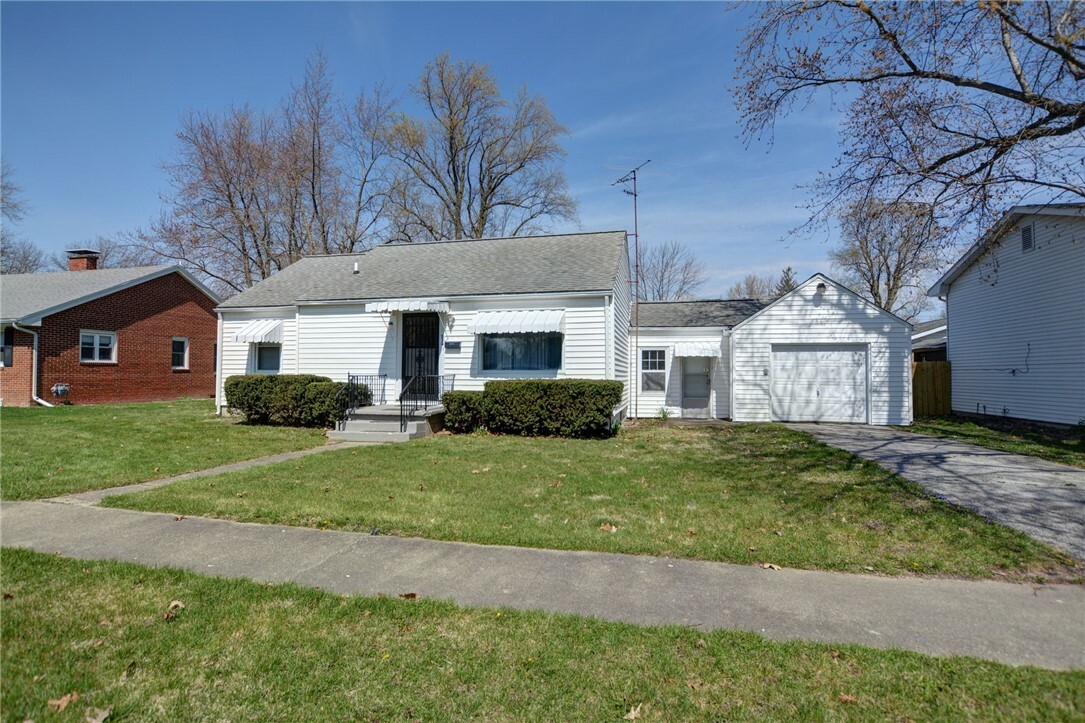 Property Photo:  313 E Lincoln  IL 62513 