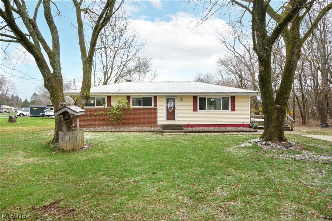 Property Photo:  13210 Crestview Circle NW  OH 44685 