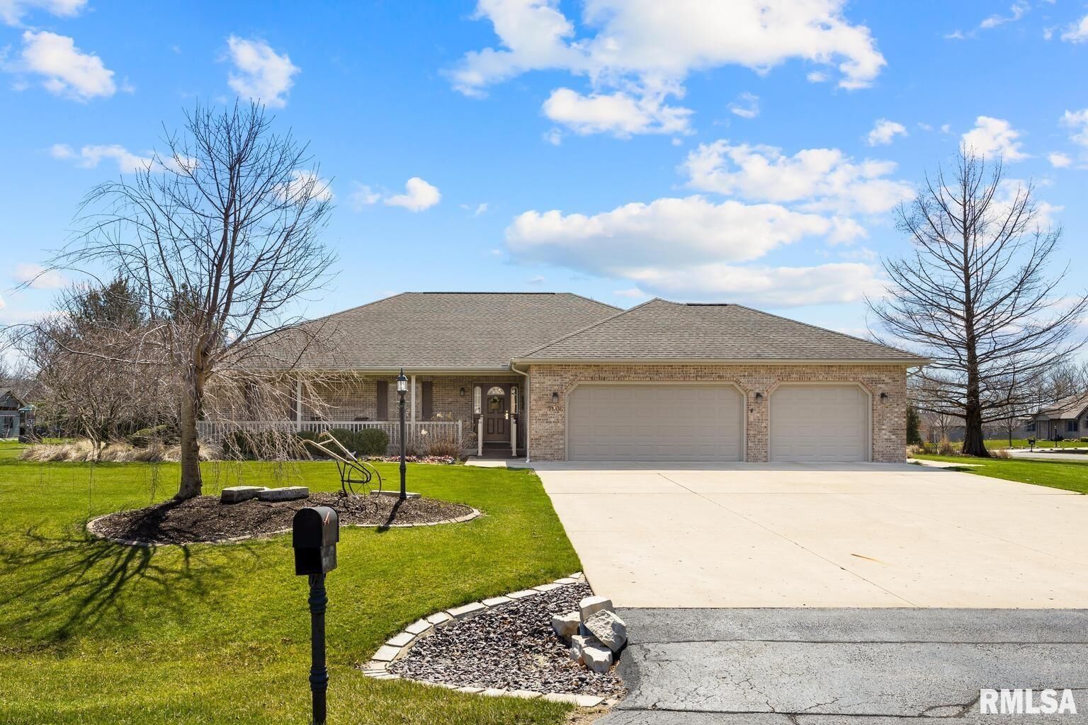 Home for sale in Mapleton 7908 W Thorngate Drive, Mapleton, IL 61547