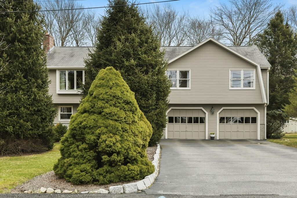 Property Photo:  4 Coach Ln  MA 02026 