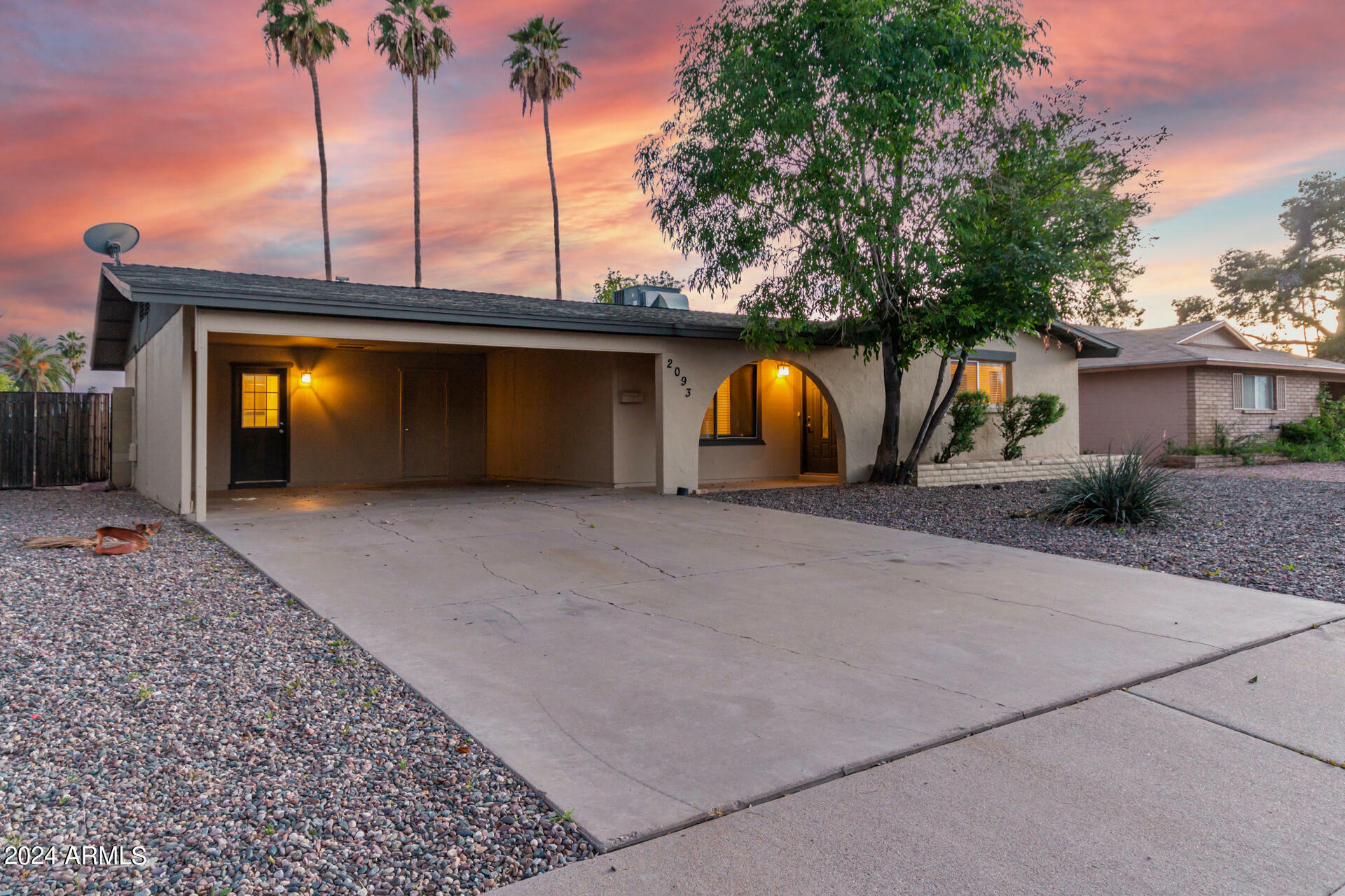 Property Photo:  2093 E Carson Drive  AZ 85282 