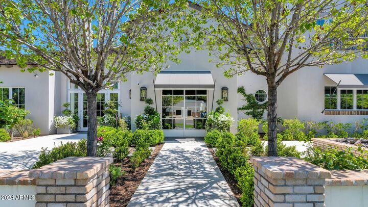 Property Photo:  4615 N Royal Palm Circle  AZ 85018 