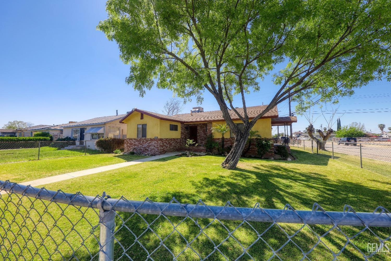 Property Photo:  1241 El Tejon Avenue  CA 93308 