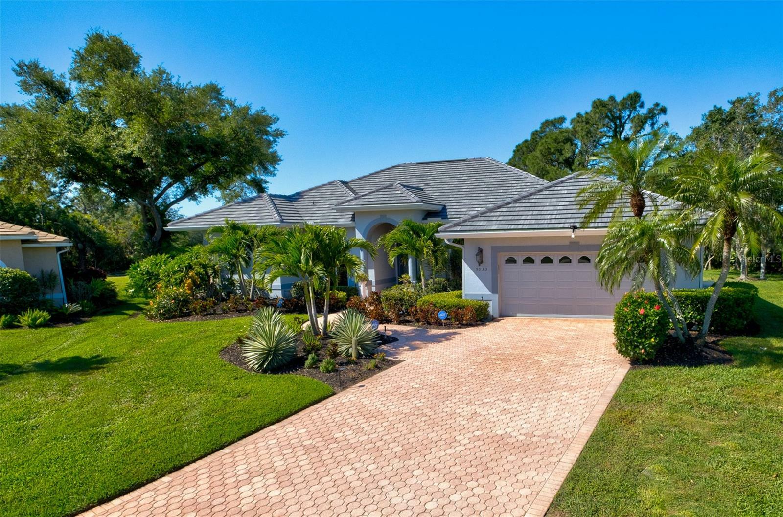 Property Photo:  5233 Far Oak Circle  FL 34238 