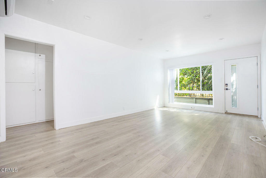 Property Photo:  904 N Gardner Street 1  CA 90046 