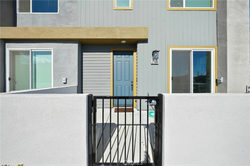 Property Photo:  27586 Manzanita Way  CA 91381 