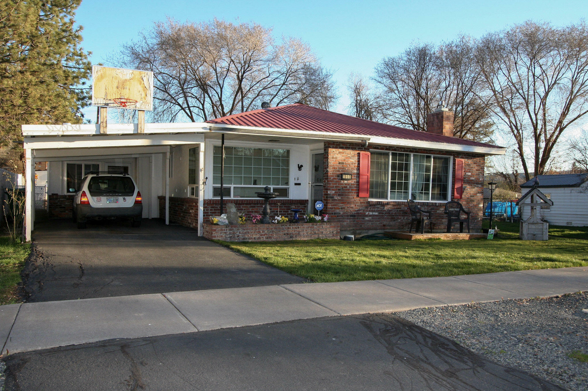 Property Photo:  1860 Manzanita Street  OR 97601 