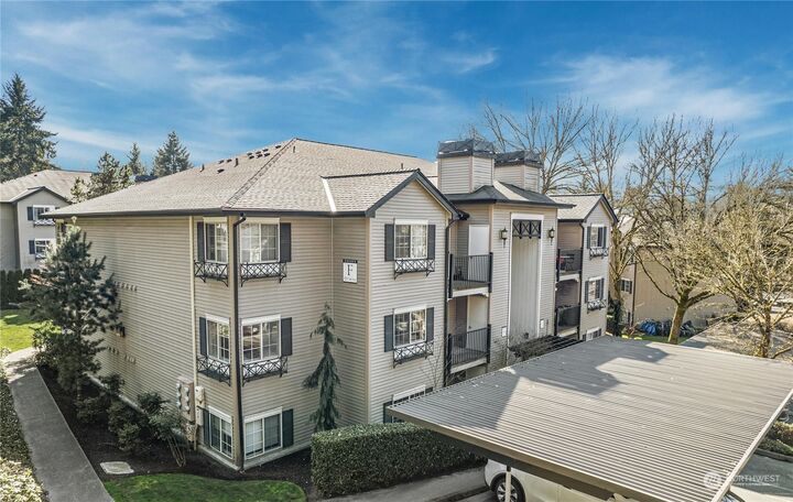 Property Photo:  929 3rd Avenue F201  WA 98033