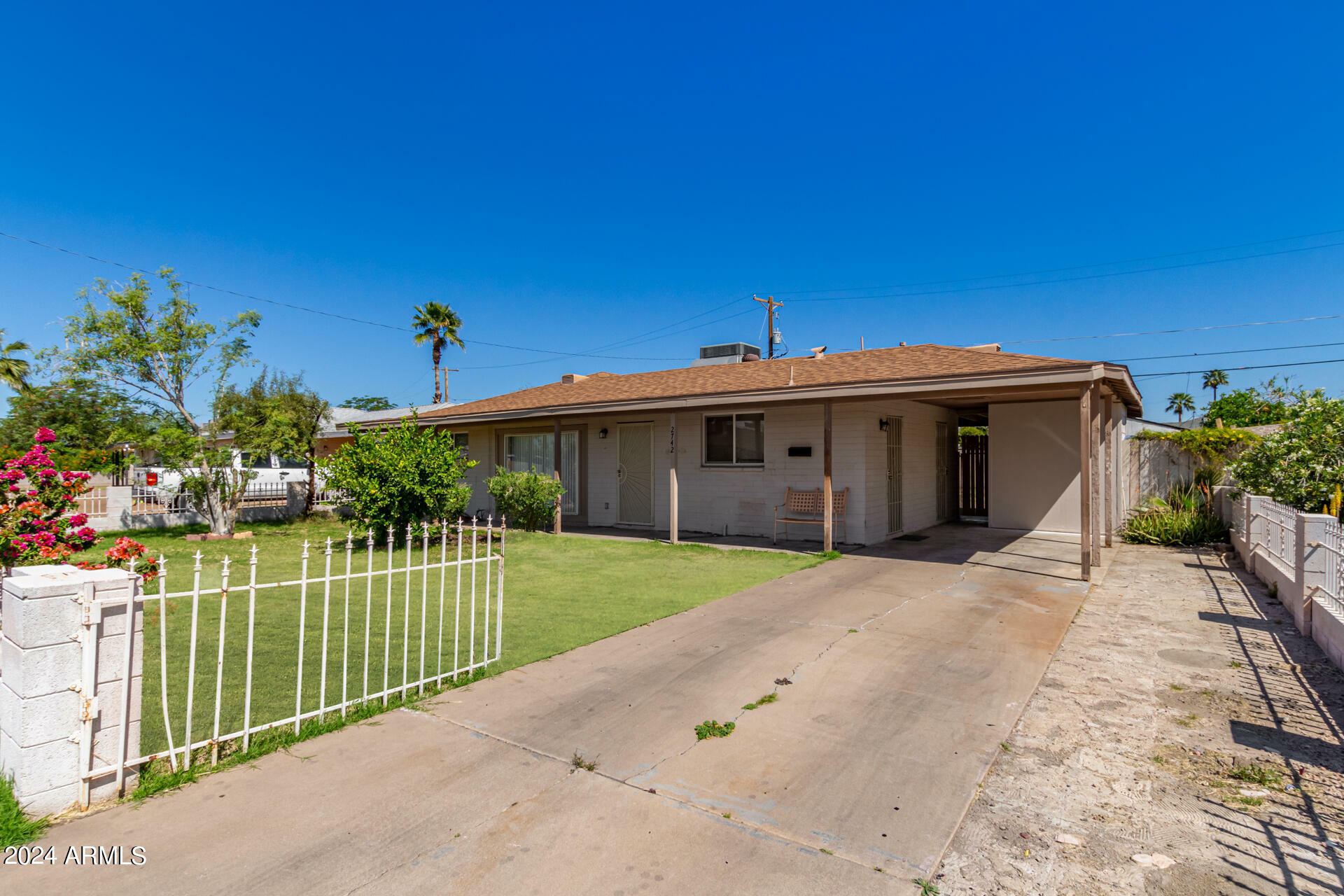 Property Photo:  2742 W Highland Avenue  AZ 85017 