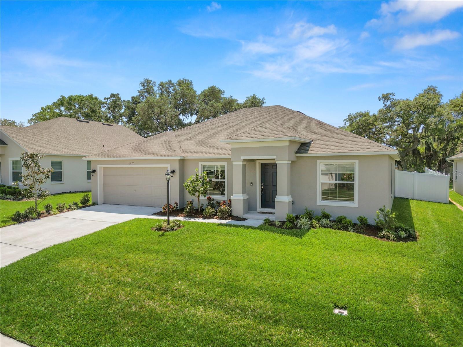 Property Photo:  1077 Woodland Oaks Drive  FL 33813 