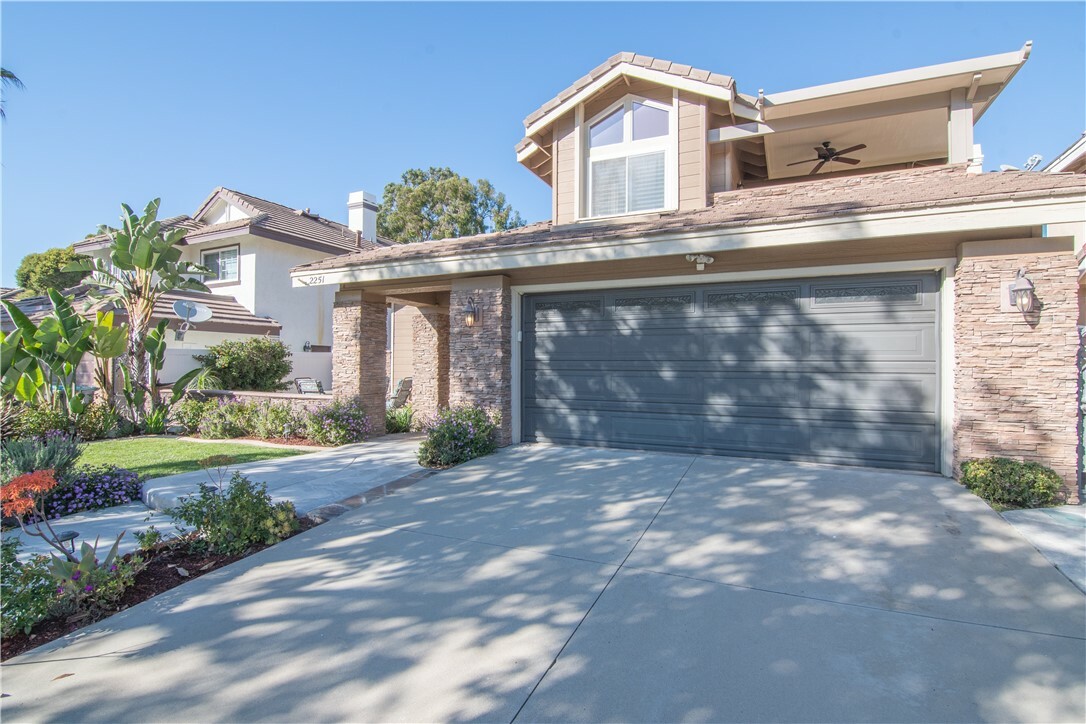 Property Photo:  2251 Whiteoak Lane  CA 92882 