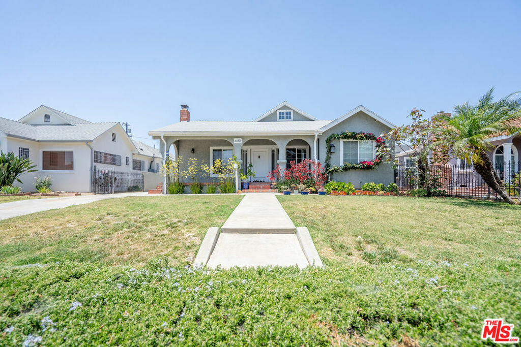 Property Photo:  1035 Westchester Place  CA 90019 