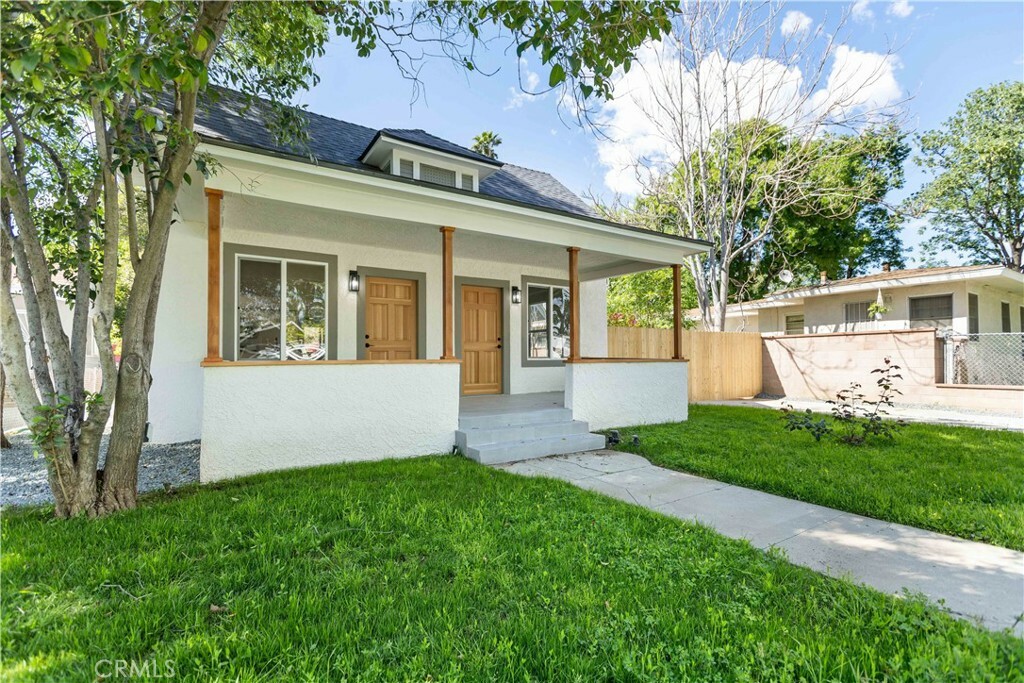 Property Photo:  3929 Locust Street 2  CA 92501 