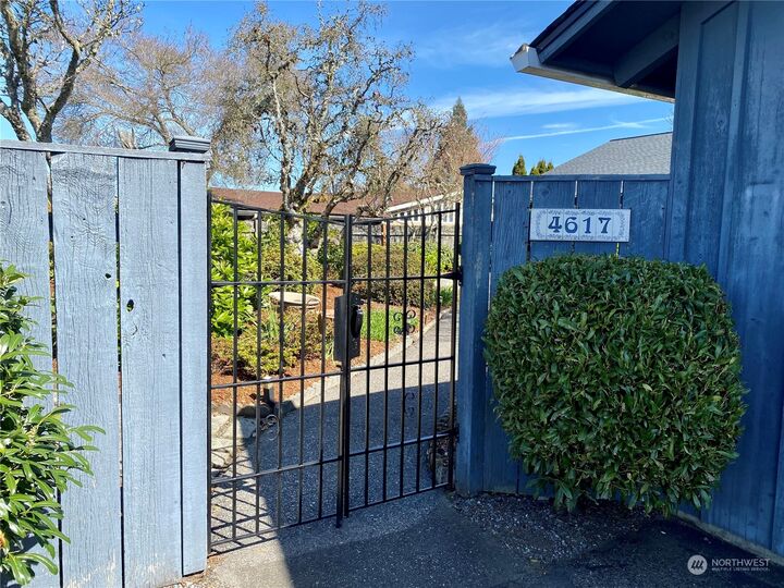 Property Photo:  4617 N Darien Drive  WA 98407 